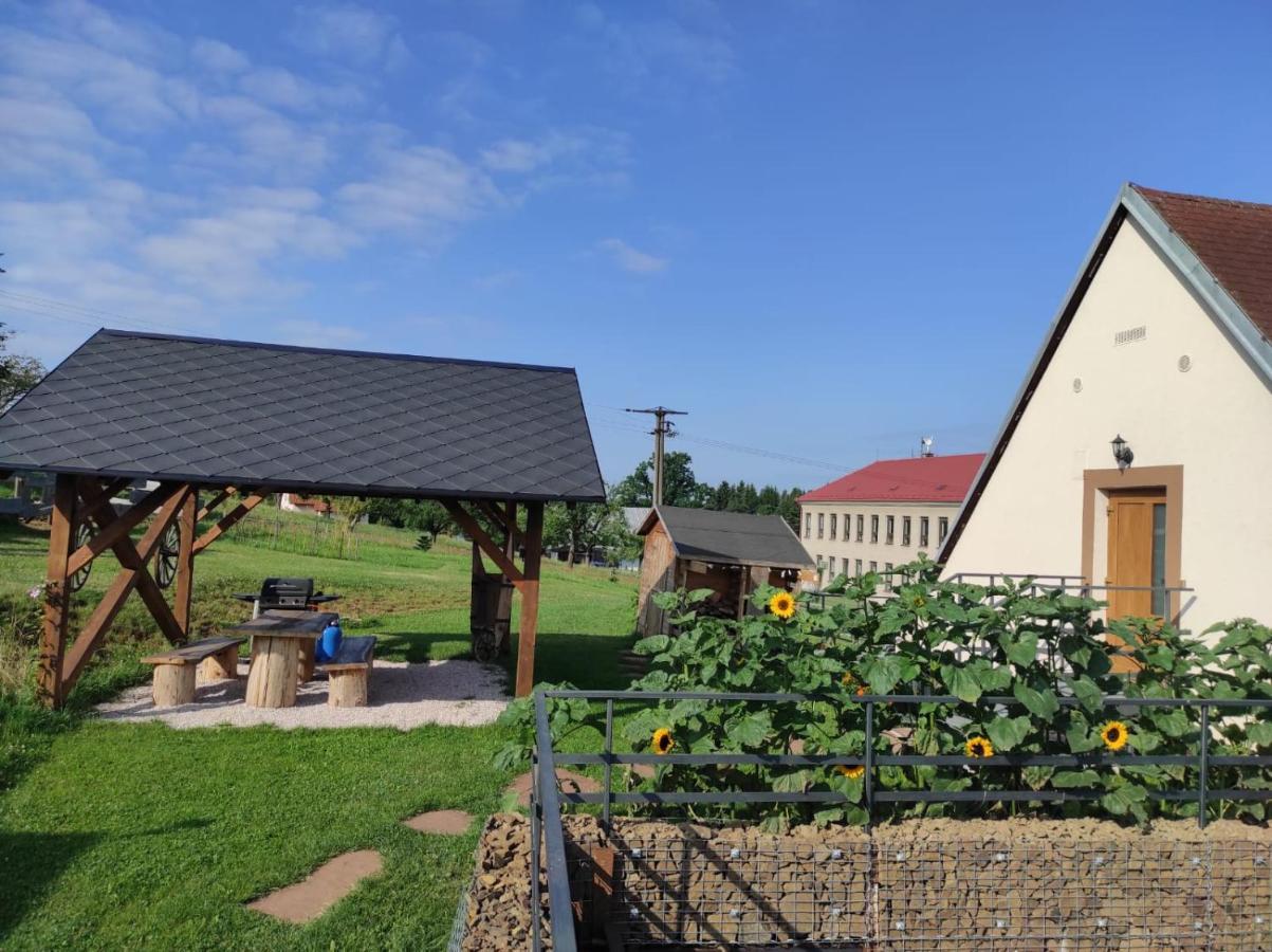 Apartmán na statku Červený Kostelec Cervený Kostelec Exterior foto